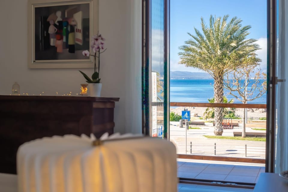 View (from property/room), Balcony/Terrace, Living room, Sea view