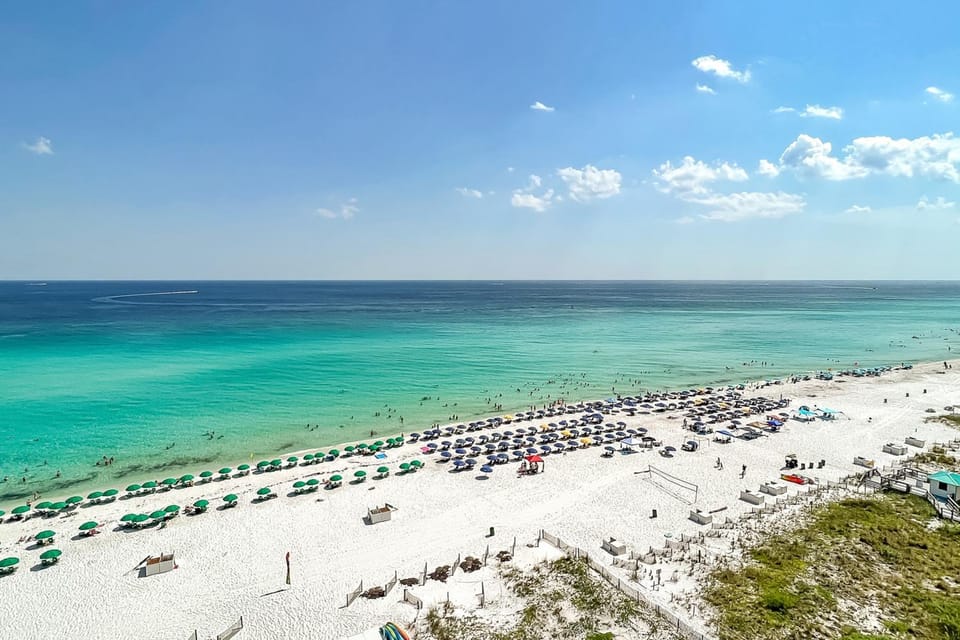 2nd Floor Lovely Condo Great Amenities Gulf View Large Balcony House in Destin