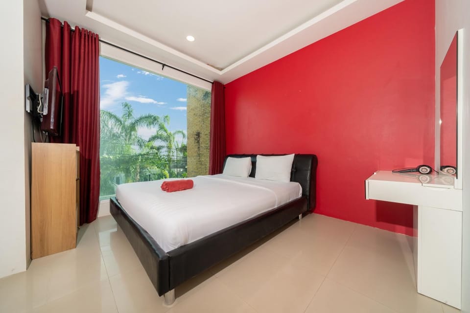 Bed, TV and multimedia, Bedroom, towels
