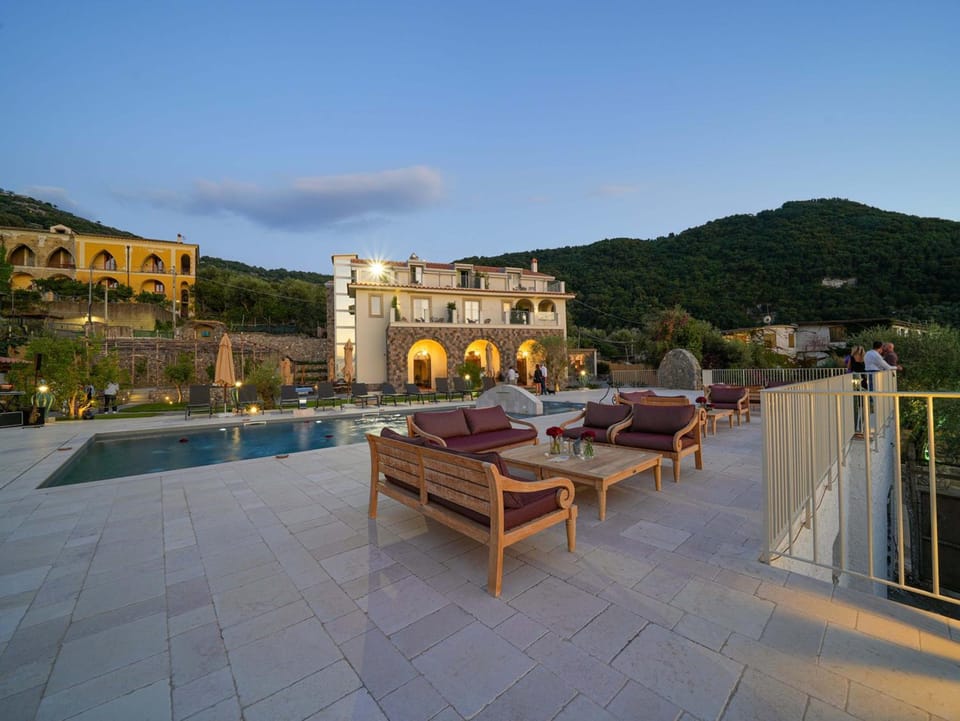 Property building, Facade/entrance, Off site, Balcony/Terrace