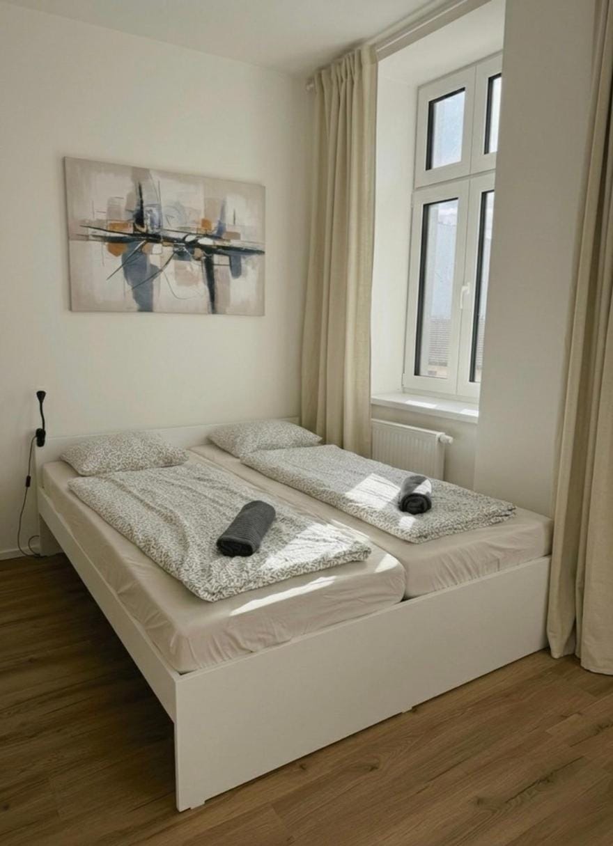 Bed, Photo of the whole room, Bedroom, towels