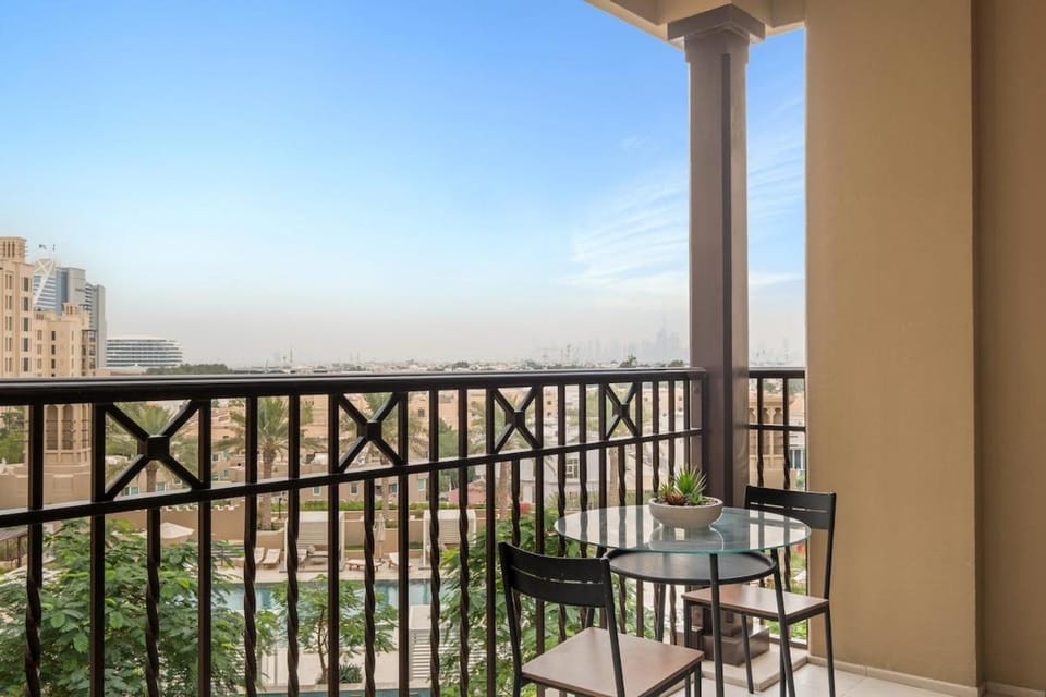 FIRST CLASS 1BR Modern Gem Heart of Madinat Apartment in Dubai