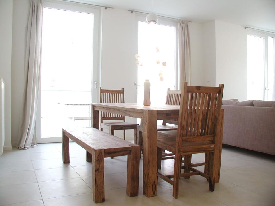 Dining area, Food