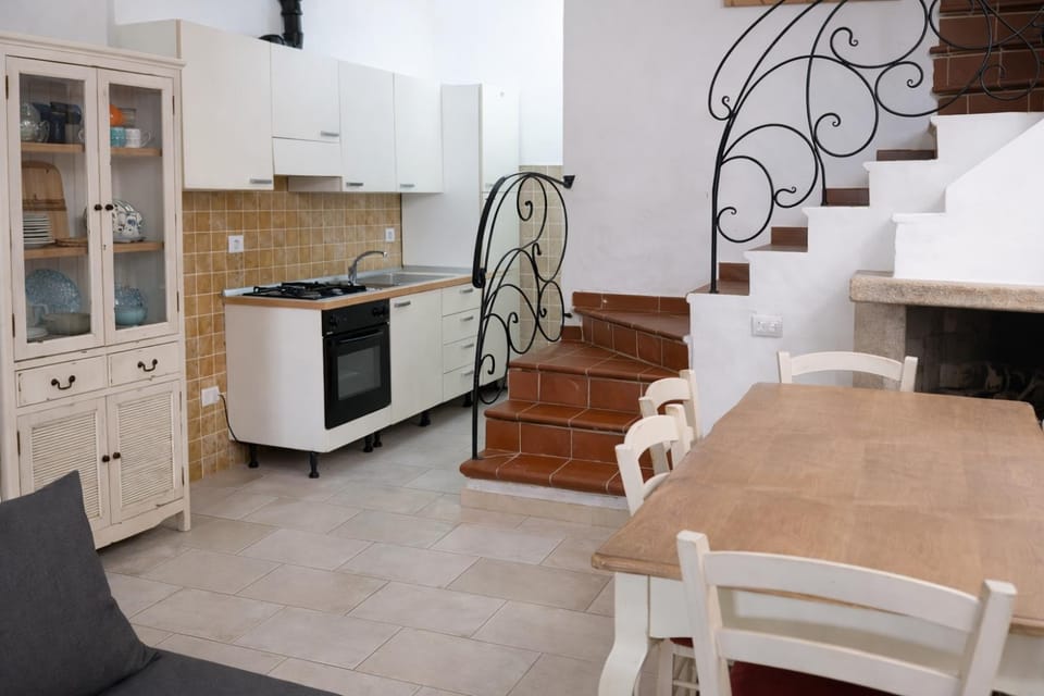 Kitchen or kitchenette, Seating area, Dining area, kitchen