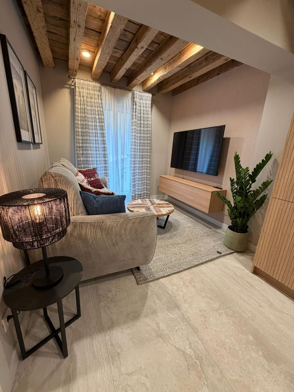 Communal lounge/ TV room, Living room