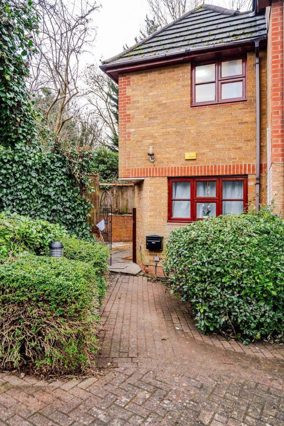1 bed house Hendon 15 mins to Wembley Stadium & Central London M40, M1,M25 Free Parking Apartment in Edgware