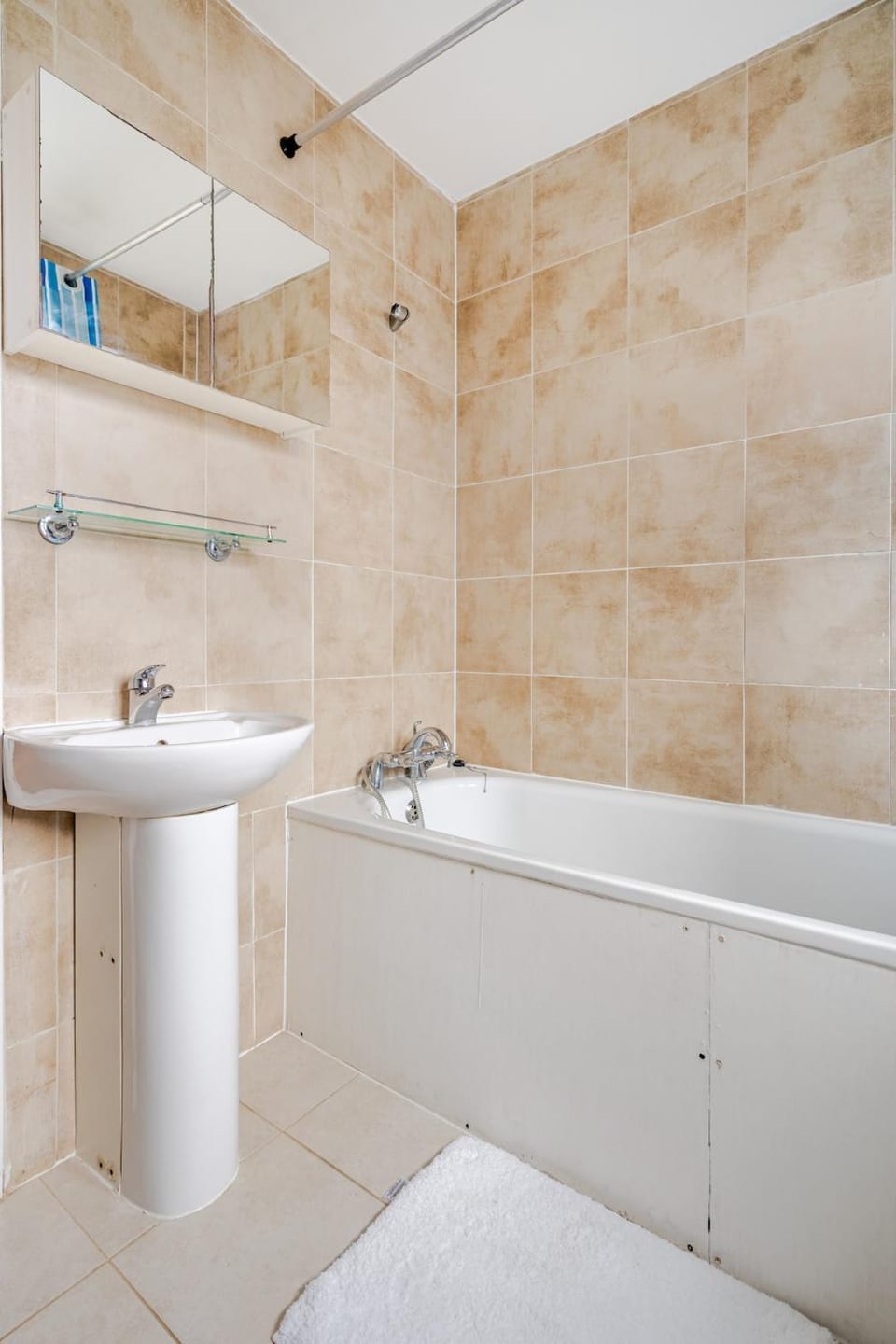 1 bed house Hendon 15 mins to Wembley Stadium & Central London M40, M1,M25 Free Parking Apartment in Edgware