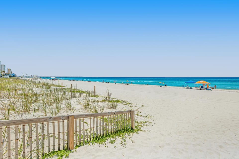Dog-friendly home steps to beach with 2 kitchens dressing room & game room House in Panama City Beach