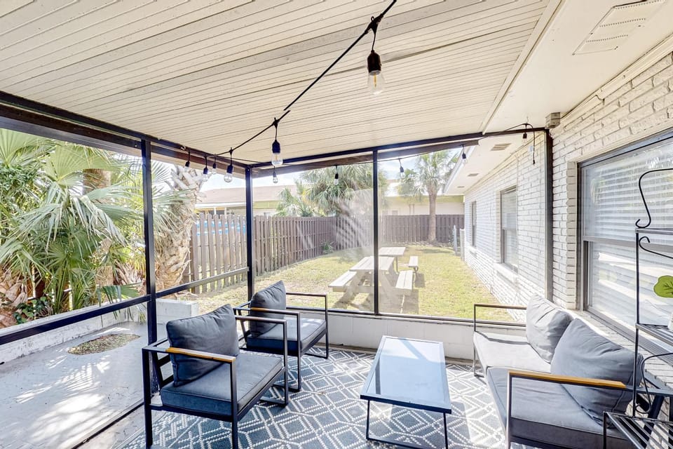 Dog-friendly home steps to beach with 2 kitchens dressing room & game room House in Panama City Beach