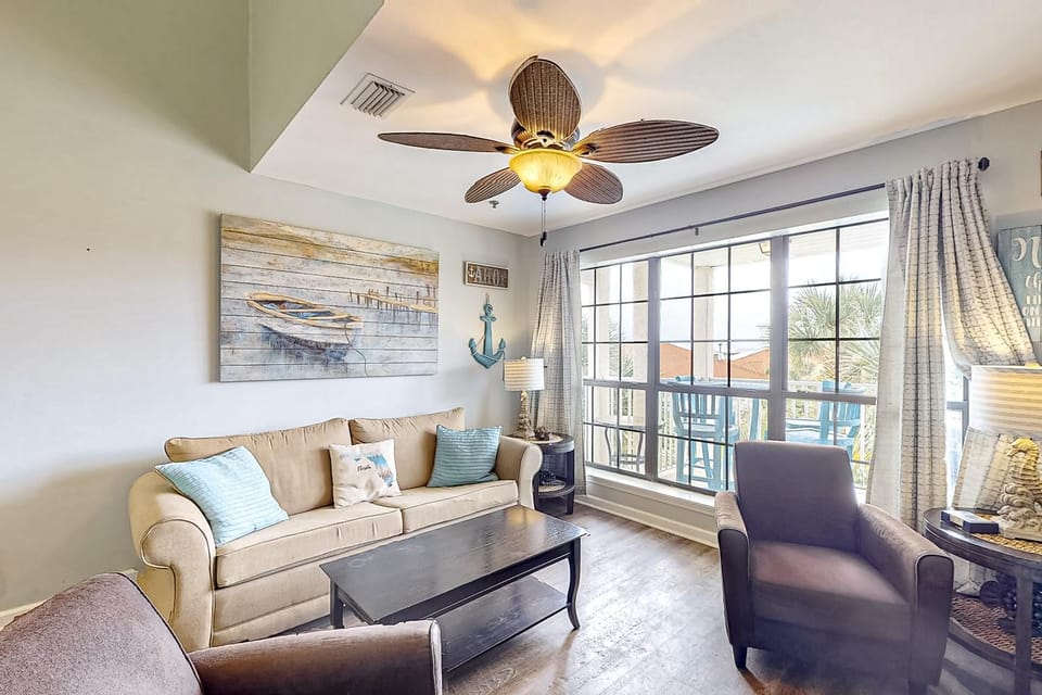 Cozy condo with pools tennis gym mini golf beach access & balcony House in Panama City Beach