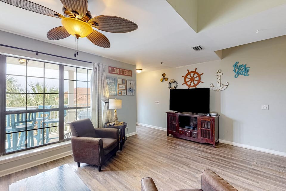Cozy condo with pools tennis gym mini golf beach access & balcony House in Panama City Beach