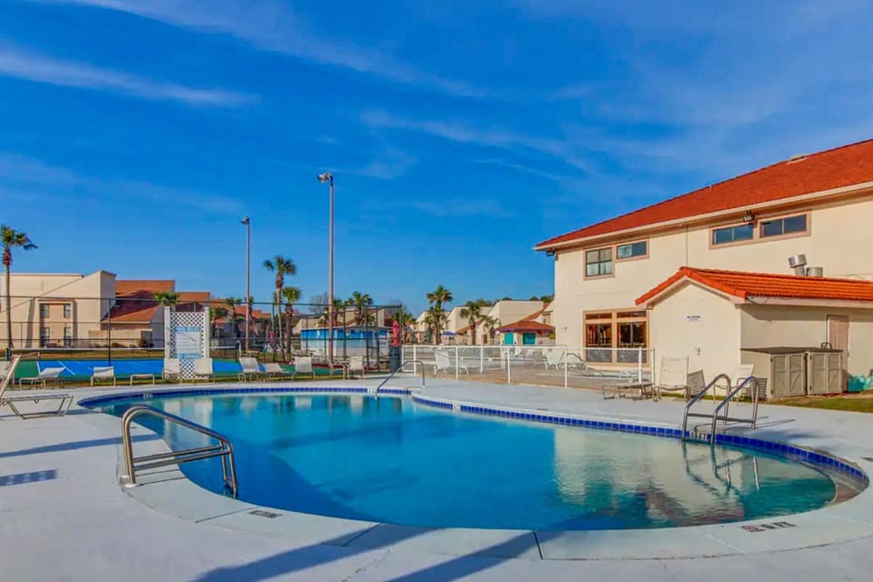 Resort condo with putt-putt gym pools hot tub tennis & beach access House in Panama City Beach
