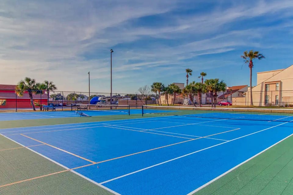 Resort condo with putt-putt gym pools hot tub tennis & beach access House in Panama City Beach