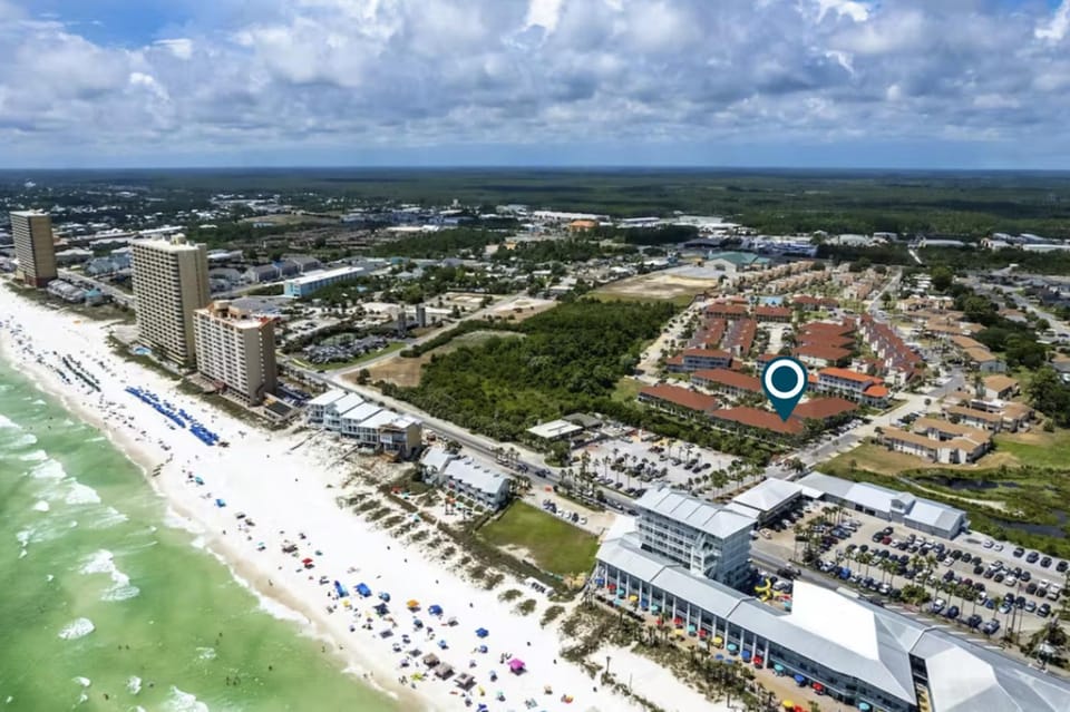 Spacious 2 king bedroom with pool & hot tub beach access across the street House in Panama City Beach
