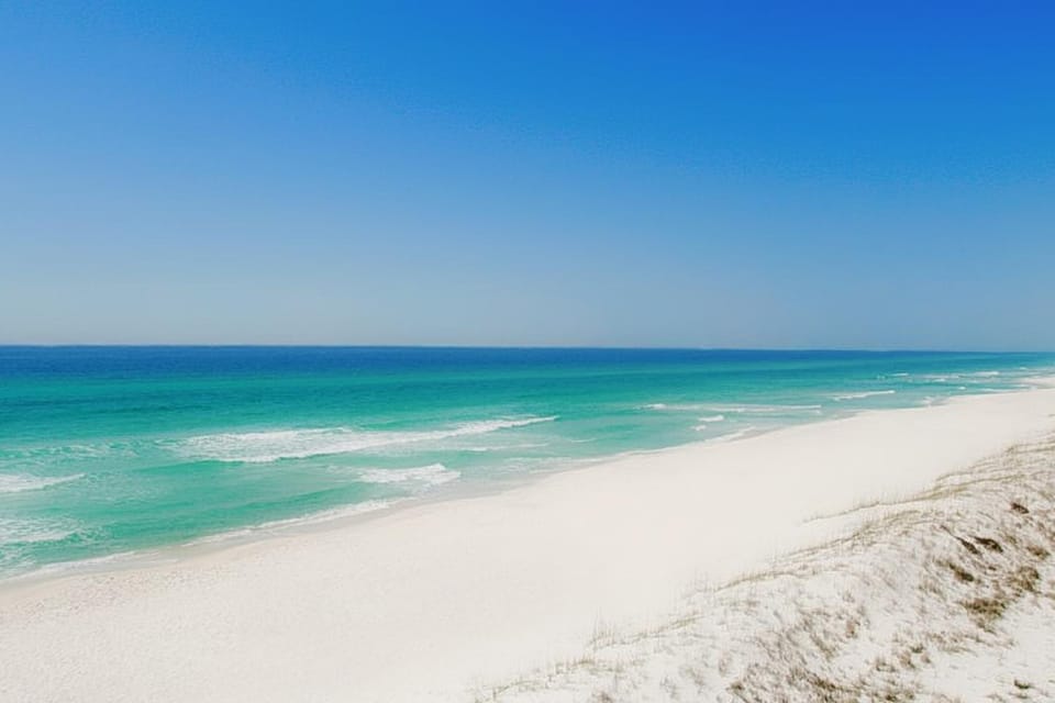 Spacious 2 king bedroom with pool & hot tub beach access across the street House in Panama City Beach