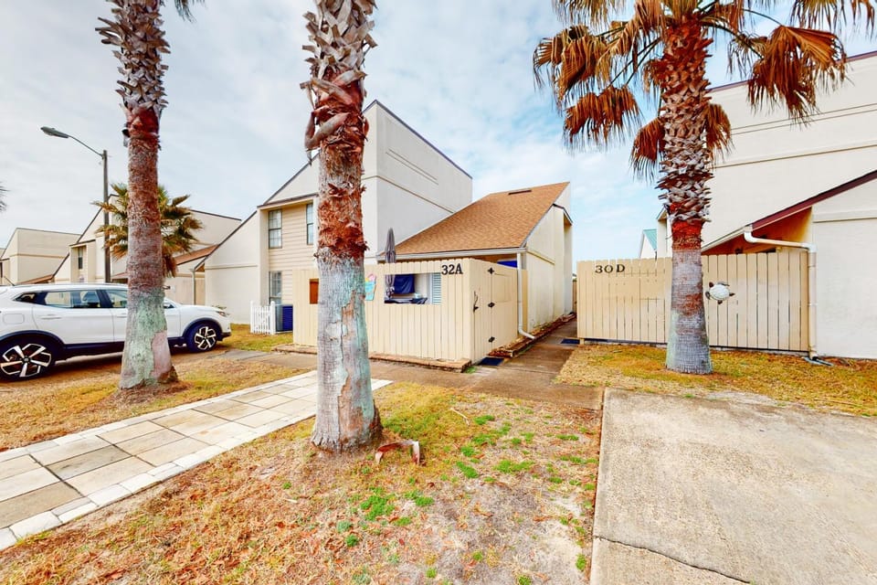 Two-story townhouse with patio pools hot tub grills & gym House in Panama City Beach