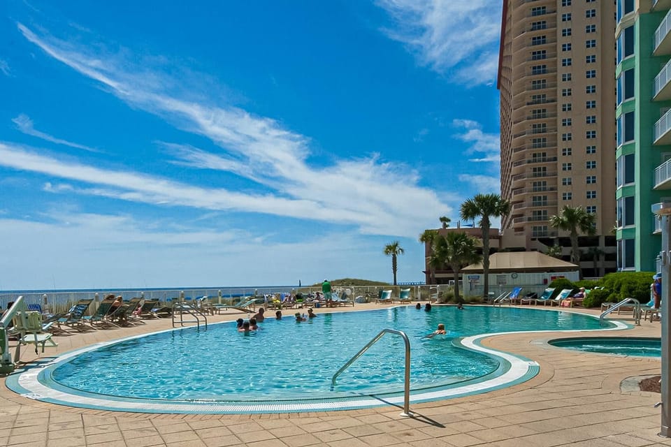 Beachfront Condo with gorgeous views shared pool & beach access House in Panama City Beach
