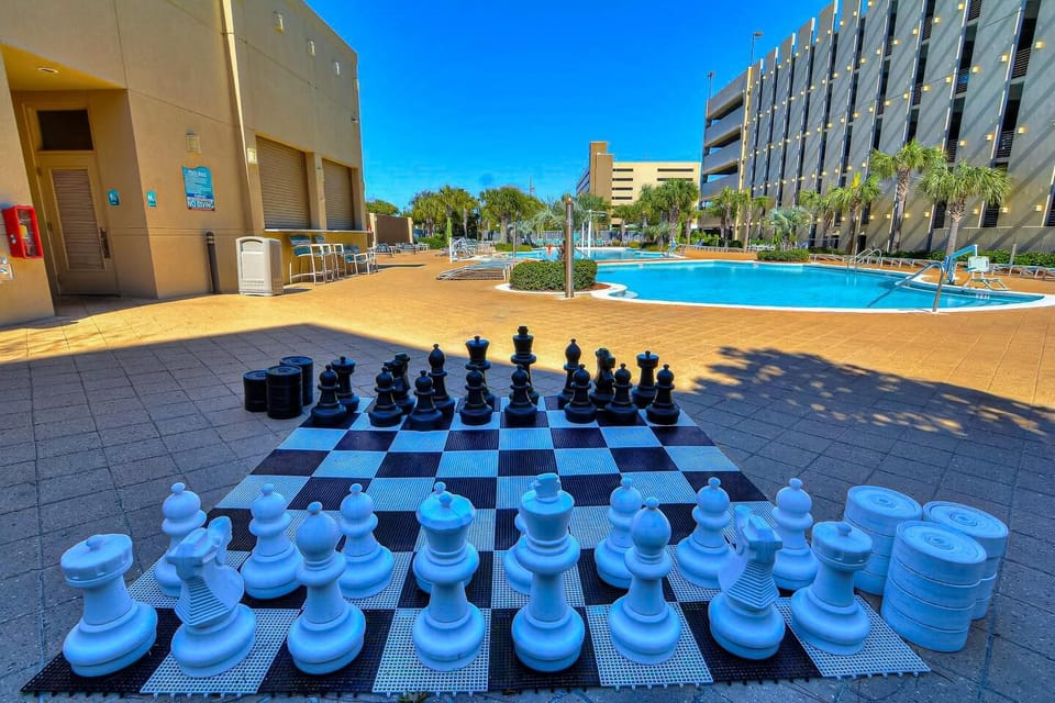 Beachfront Condo with gorgeous views shared pool & beach access House in Panama City Beach