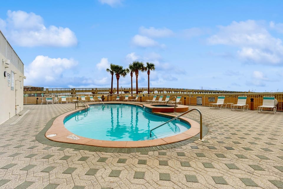 Beachfront Condo with amazing views shared pool and beach access House in Pensacola Beach