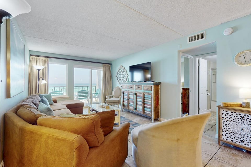 Beachfront Condo with stunning views shared pool and beach access House in Okaloosa Island