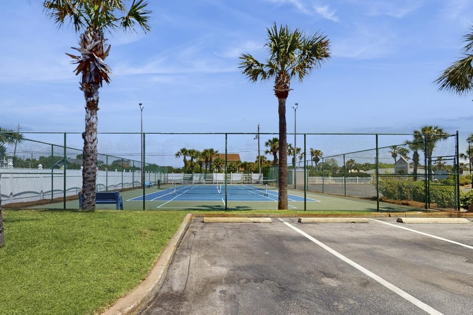 Beachfront Condo with stunning views shared pool and beach access House in Okaloosa Island