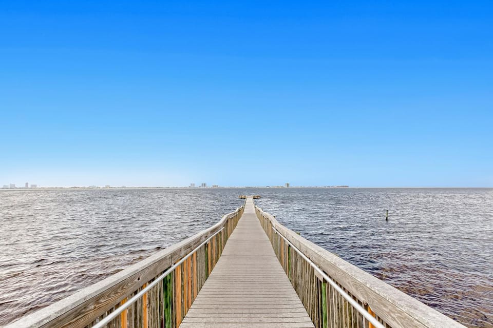 Dog-Friendly Home with Private Pool & High-Speed WiFi - Near Beach & Boat Launch House in Gulf Breeze