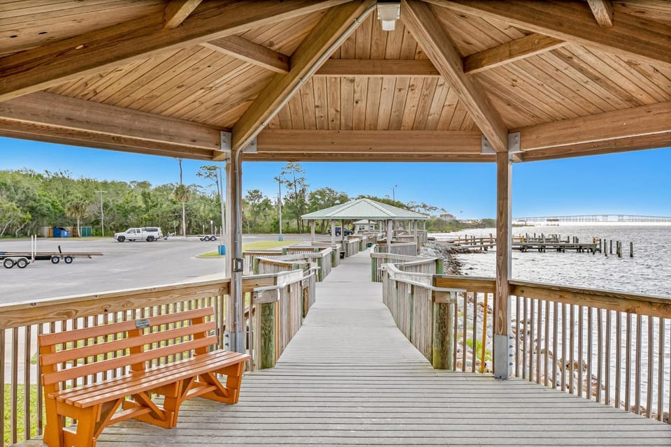 Dog-Friendly Home with Private Pool & High-Speed WiFi - Near Beach & Boat Launch House in Gulf Breeze