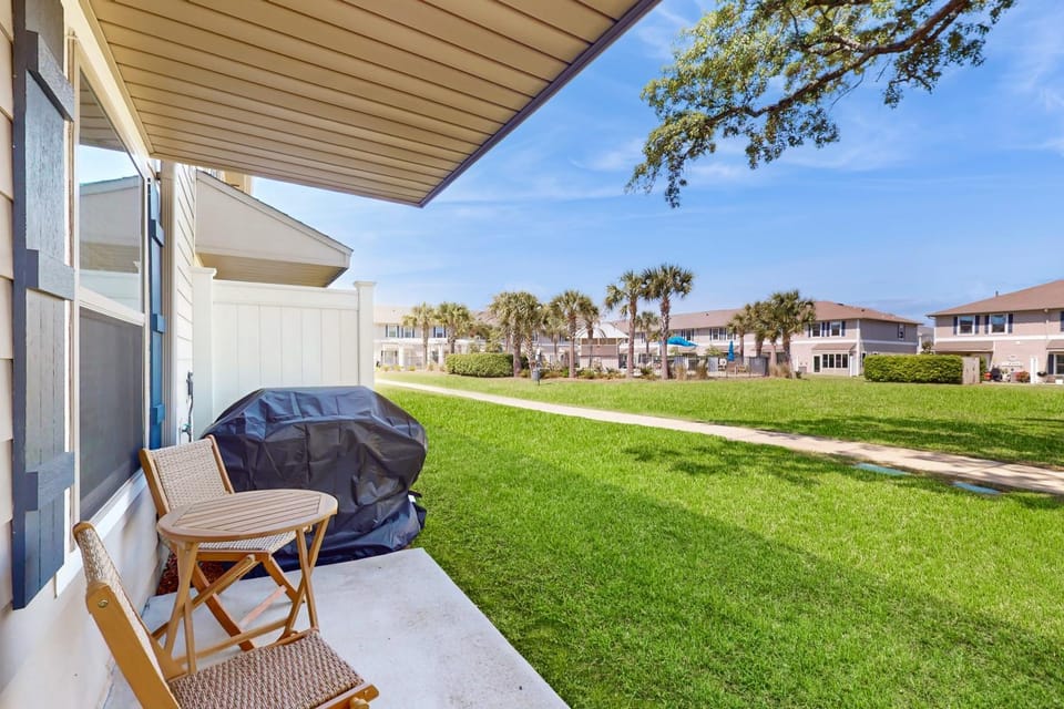 Two-story townhome near the beach with WiFi washer and dryer House in Pensacola