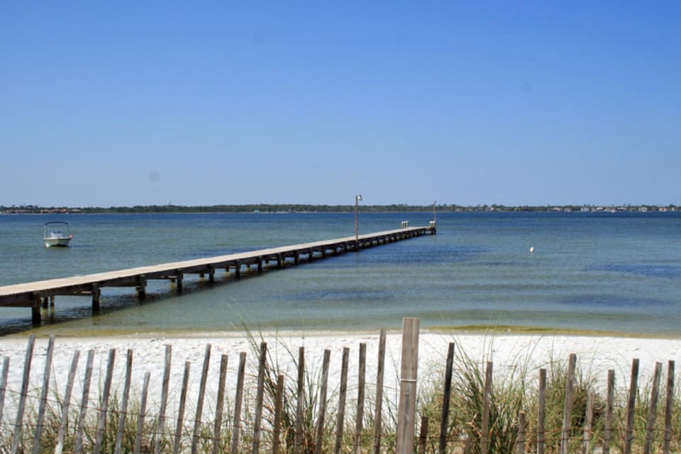 Sound-front home with fishing dock balcony sundeck & easy beach access House in Pensacola Beach