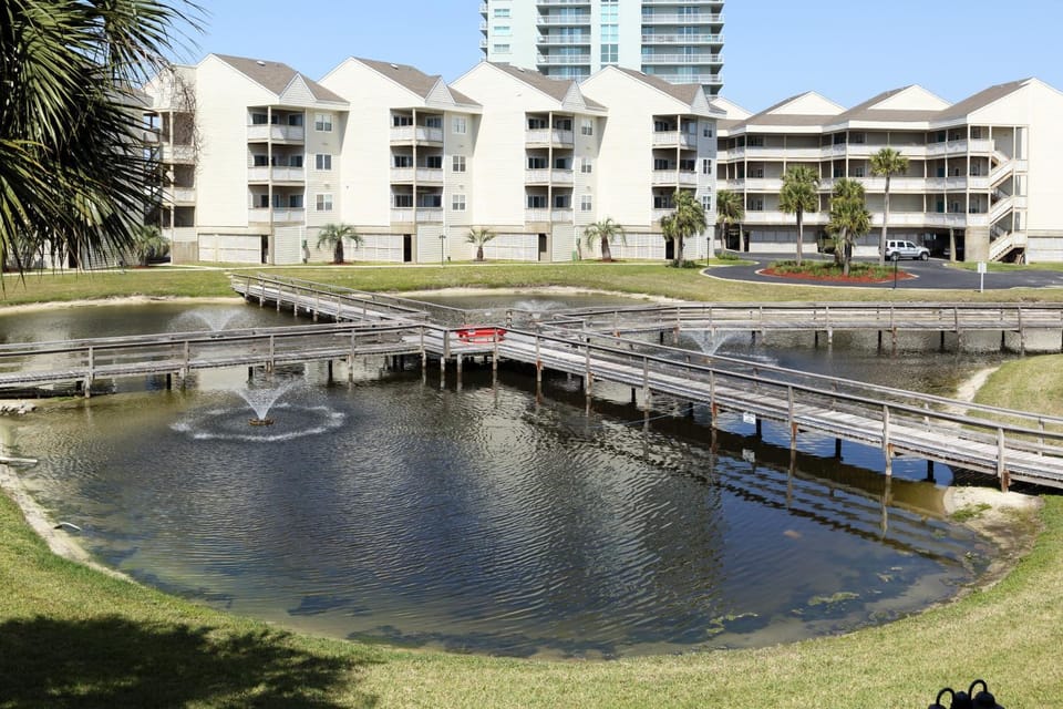 Sound-front home with fishing dock balcony sundeck & easy beach access House in Pensacola Beach