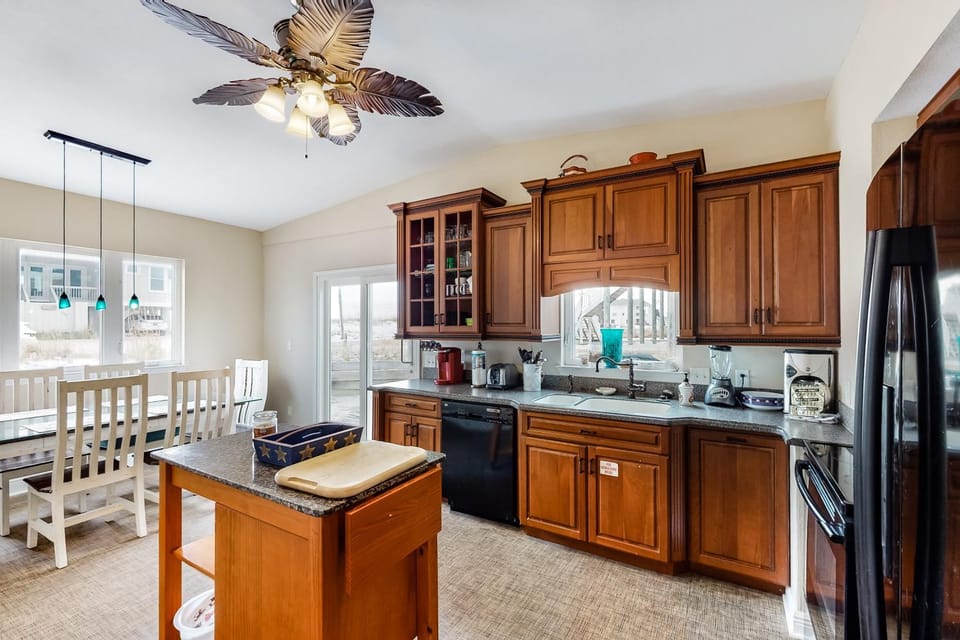Dog-friendly beach home with expansive deck amazing views & outdoor shower House in Pensacola Beach