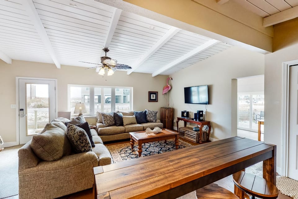 Dog-friendly beach home with expansive deck amazing views & outdoor shower House in Pensacola Beach
