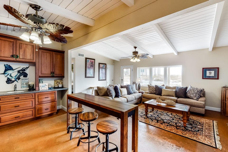 Dog-friendly beach home with expansive deck amazing views & outdoor shower House in Pensacola Beach