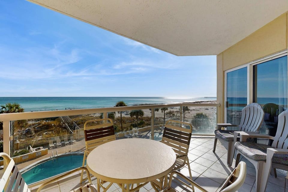 Condo with Partial Gulf View Onsite Pools Fitness Center Dry Sauna House in Pensacola Beach