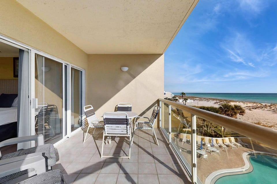 Condo with Partial Gulf View Onsite Pools Fitness Center Dry Sauna House in Pensacola Beach