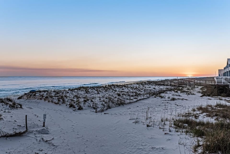 Dog-friendly beachfront dream with a wet bar & two furnished balconies House in Pensacola Beach