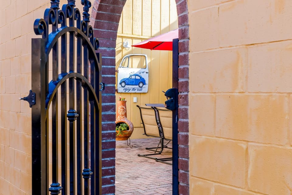 Inviting waterfront townhome with full kitchen balcony central AC & W&D House in Pensacola Beach