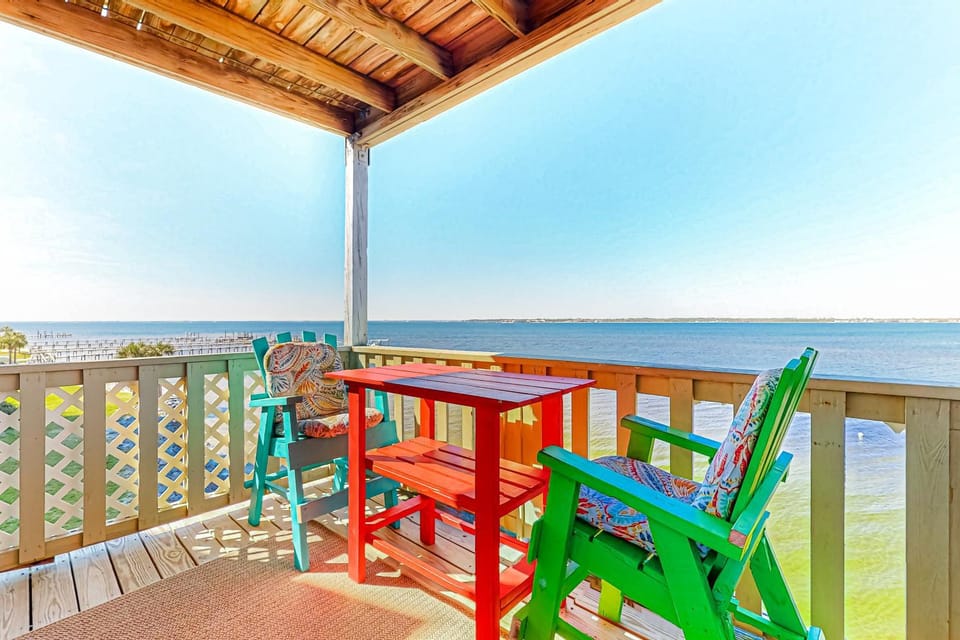 Third-floor beachfront condo with views washer&dryer heated pool House in Pensacola Beach