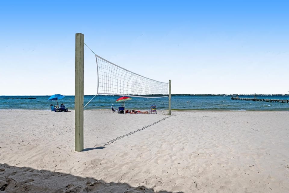 Incredible waterfront retreat with beach access pool dock & amazing Gulf views House in Pensacola Beach