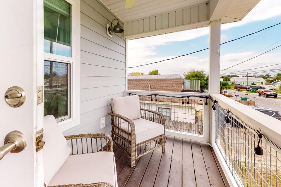 Premier Dog-Friendly Beach Home with Free WiFi Youtube TV & Fenced-In Backyard House in Lower Grand Lagoon