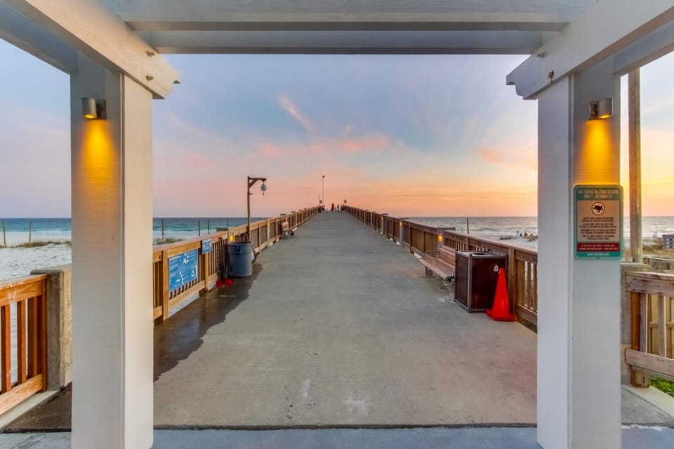 Homey Gulf-front condo with pools - walk to the beach & Pier Park House in Panama City Beach