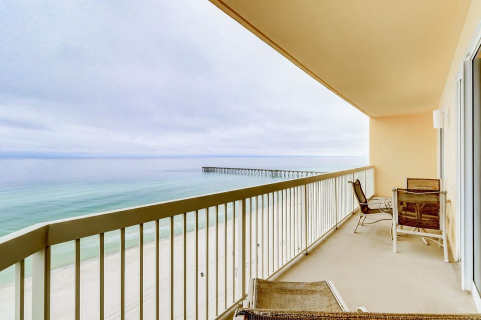 Homey Gulf-front condo with pools - walk to the beach & Pier Park House in Panama City Beach