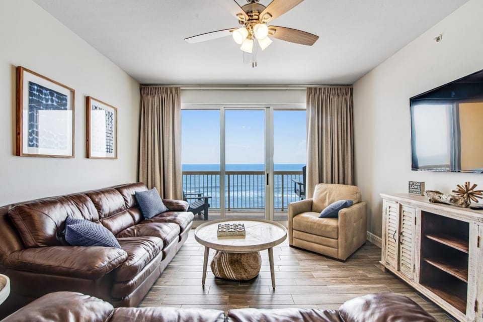 Beachfront resort condo with Gulf view pools & gym - walk to Pier Park House in Panama City Beach