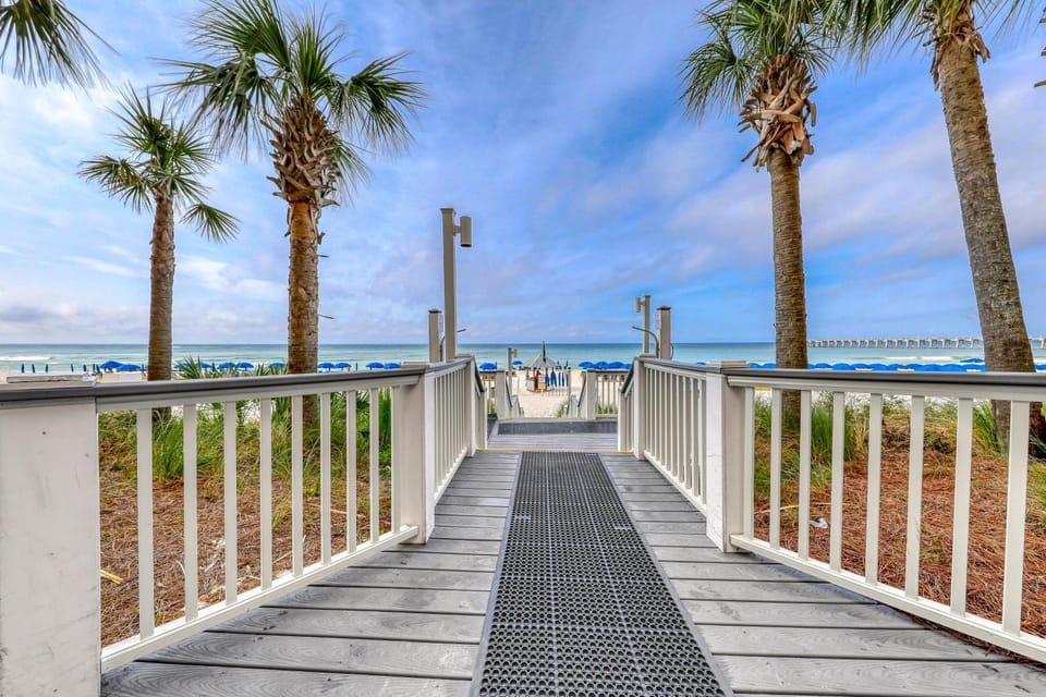 Gulf-front condo with never-ending views hot tub & pool access balcony & W&D House in Panama City Beach