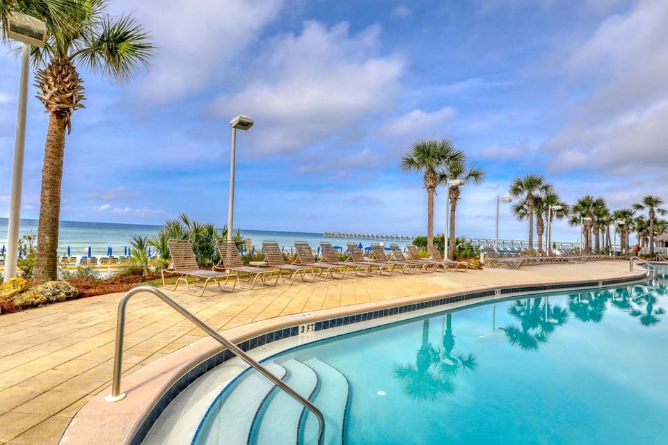 Gulf-front condo with beautiful sunset views pool tiki bar fitness room & W&D House in Panama City Beach