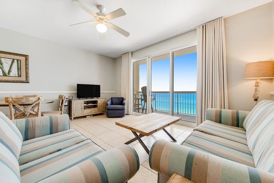 Gulf-front condo with beautiful sunset views pool tiki bar fitness room & W&D House in Panama City Beach