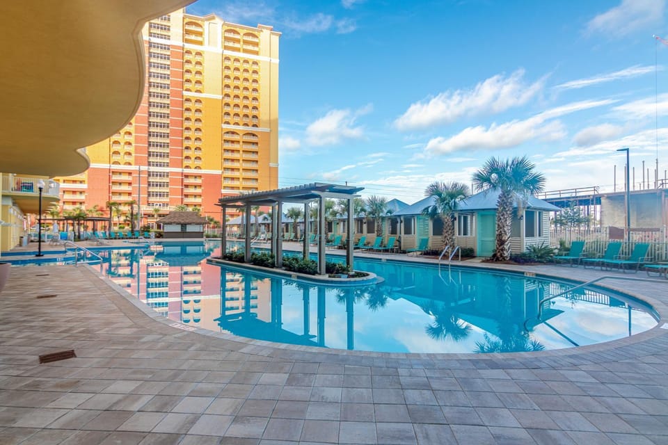 Ocean-view 10th-floor condo with balcony heated outdoor pool hot tub gym W&D House in Panama City Beach