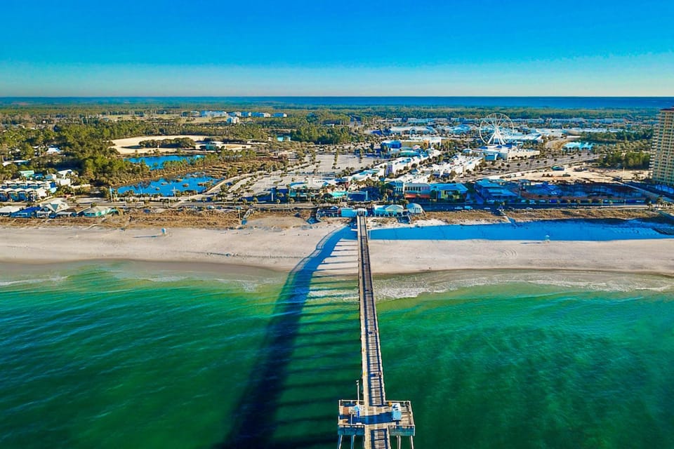 Ocean-view 10th-floor condo with balcony heated outdoor pool hot tub gym W&D House in Panama City Beach