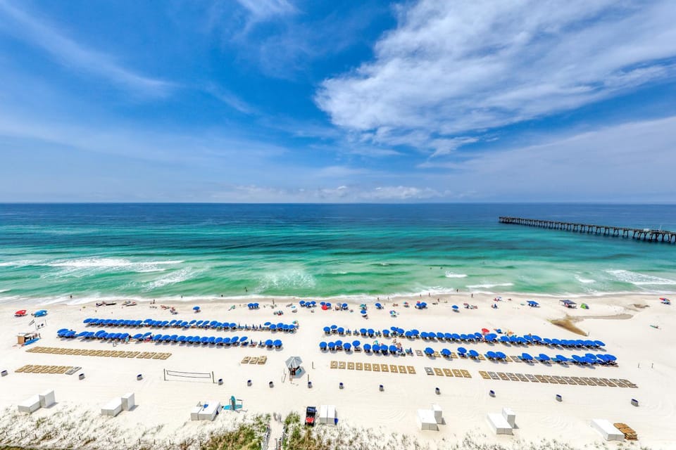 Open & spacious condo in beachfront complex with pool gym elevator & fast WiFi House in Panama City Beach