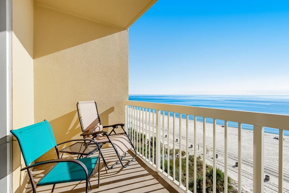 Waterfront condo with balcony pools gym & central AC House in Panama City Beach